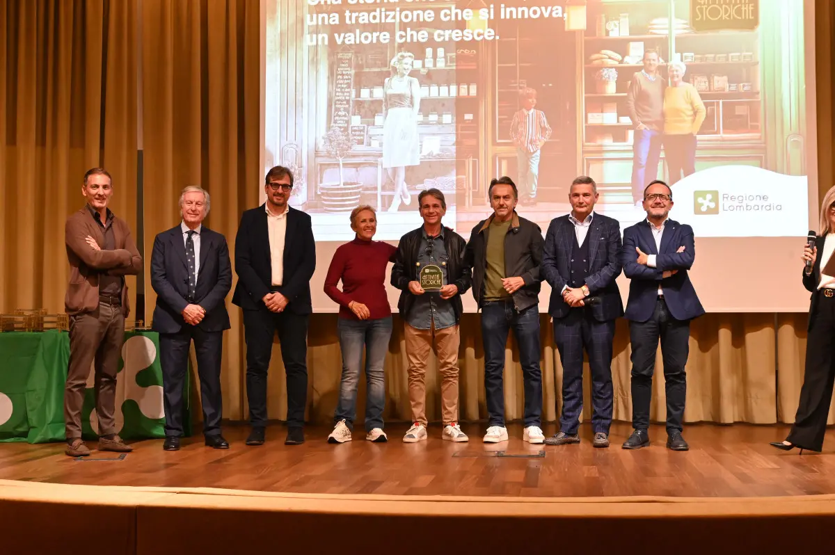 La premiazione delle attività storiche di Brescia