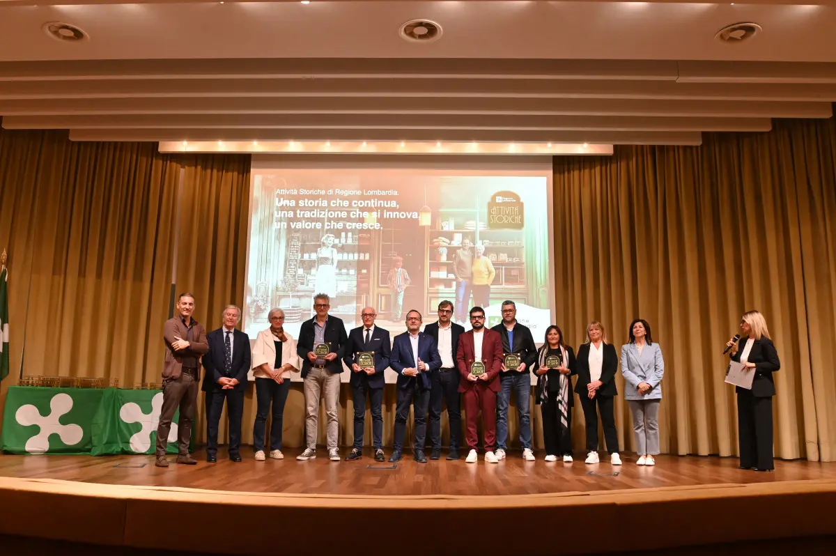 La premiazione delle attività storiche di Brescia