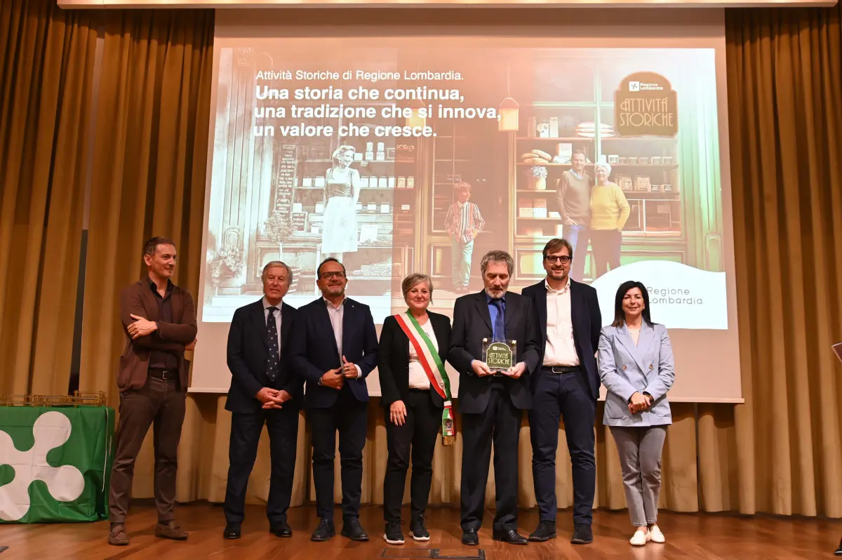 La premiazione delle attività storiche di Brescia