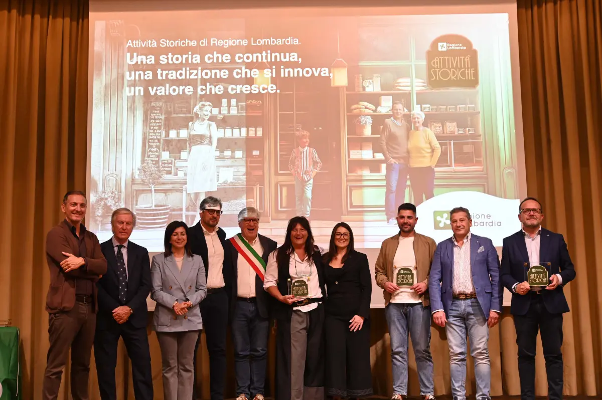 La premiazione delle attività storiche di Brescia