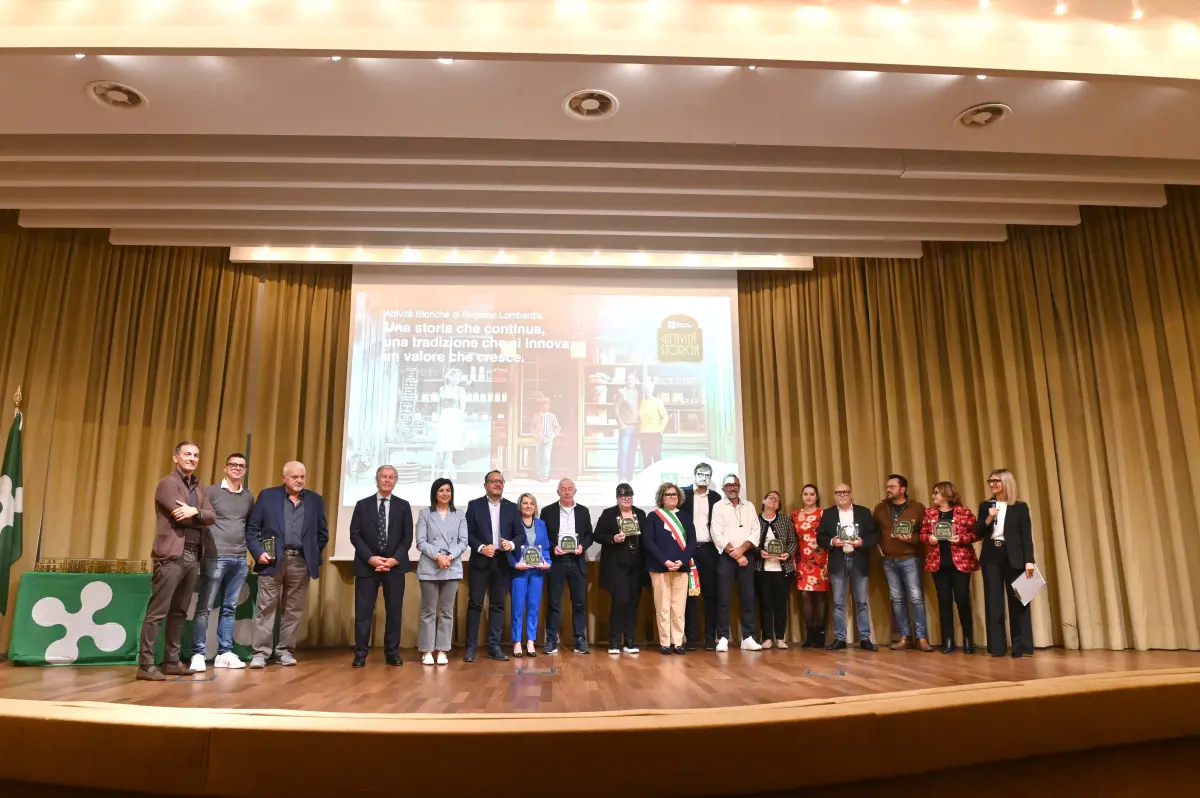 La premiazione delle attività storiche di Brescia
