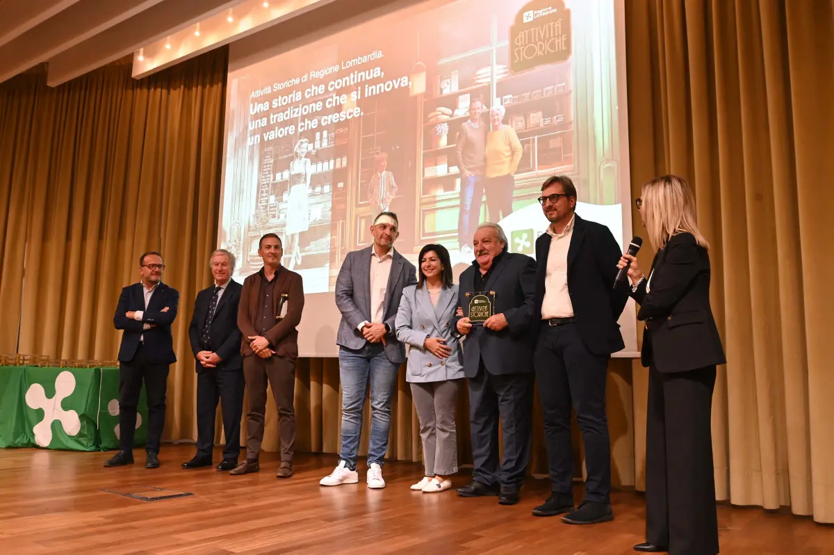 La premiazione delle attività storiche di Brescia
