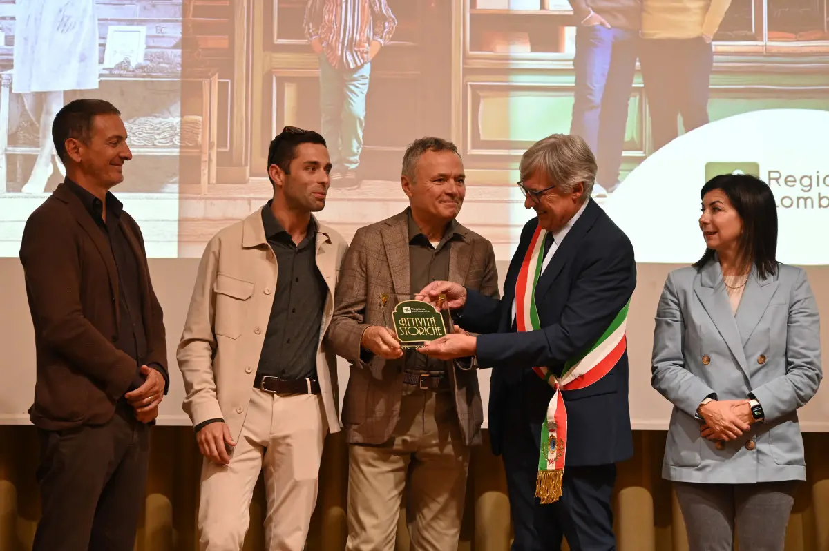La premiazione delle attività storiche di Brescia