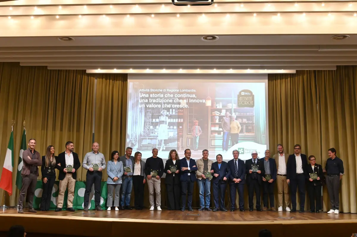 La premiazione delle attività storiche di Brescia