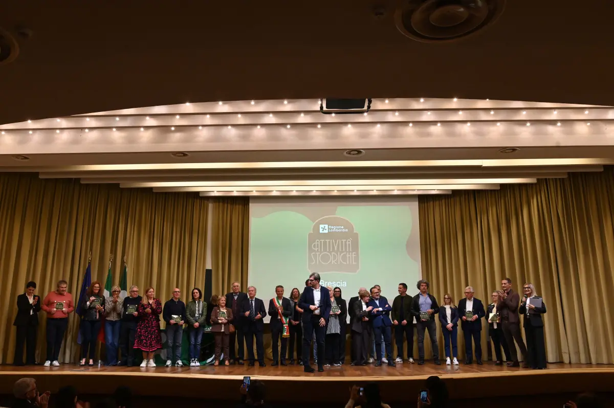 La premiazione delle attività storiche di Brescia