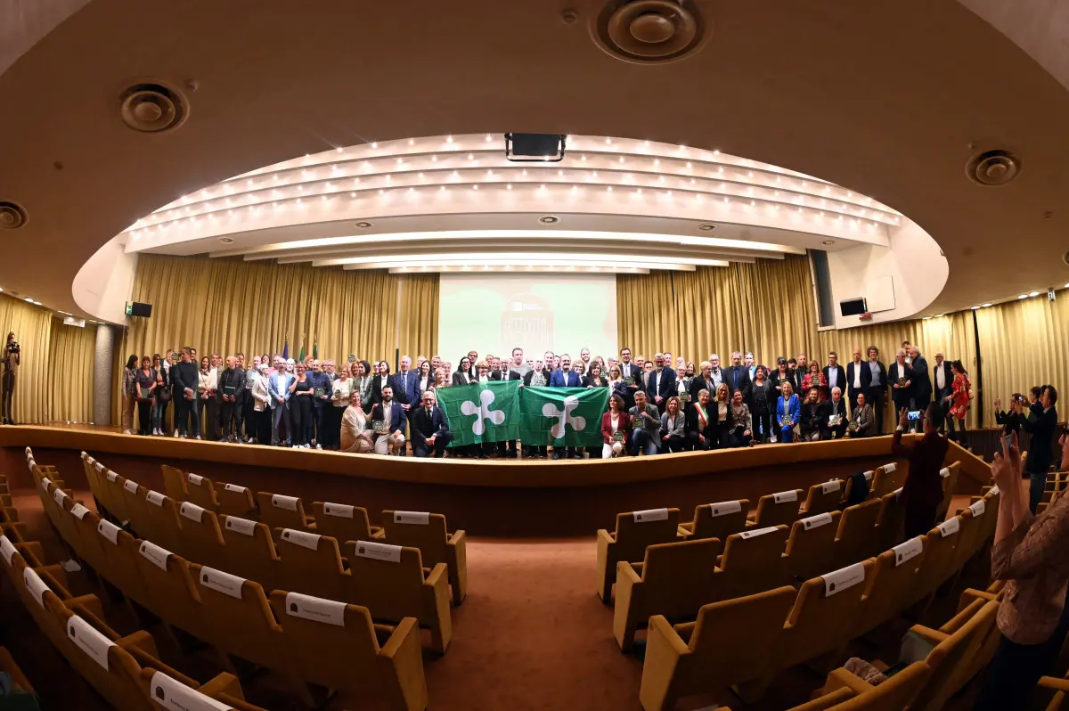 La premiazione delle attività storiche di Brescia