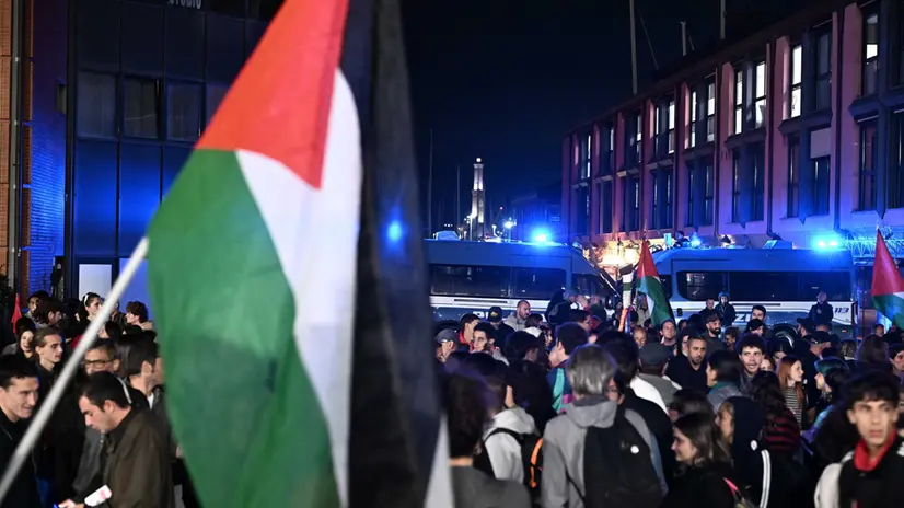 Un momento del corteo di centinaia di manifestanti contro il nuovo blocco della Freedom Flotilla da parte di IDF in acque internazionali. Genova, 8 ottobre 2025. ANSA/LUCA ZENNARO
