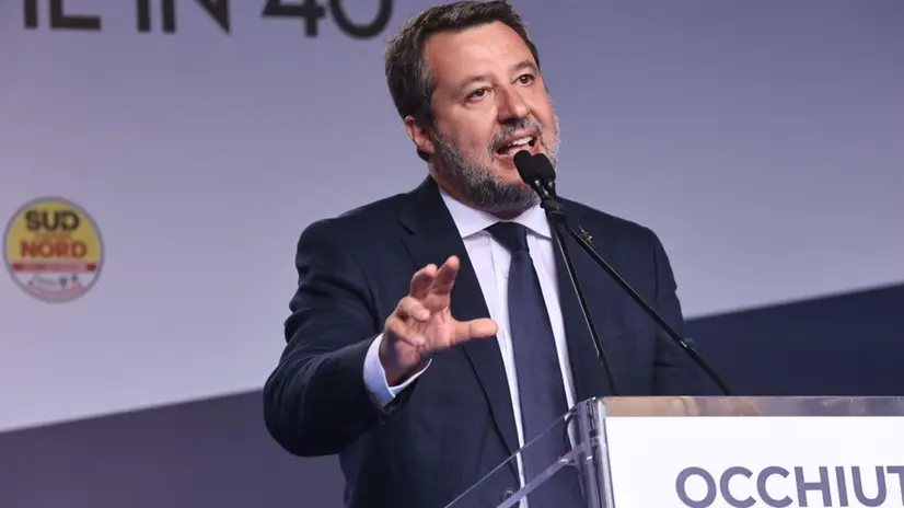 Il ministro delle infrastrutture e dei trasporti e leader della Lega, Matteo Salvini, in occasione del comizio del centrodestra a Lamezia Terme a sostegno della ricandidatura di Roberto Occhiuto alla presidenza della Calabria, 30 settembre 2025. ANSA/SALVATORE MONTEVERDE