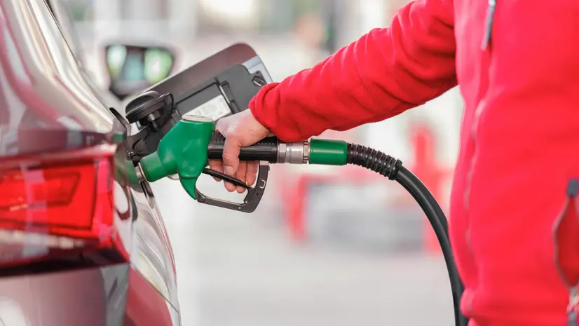 Al centro dei controlli alcuni distributori di benzina