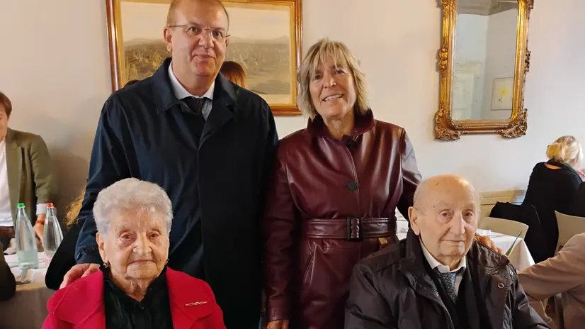 Iole e Guido Galperti con il sindaco Stefano Dotti e l'assesore Carlotta Bragadina