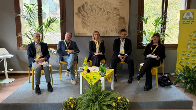 Alcuni relatori, con al centro la presidente di Coldiretti Brescia Laura Facchetti