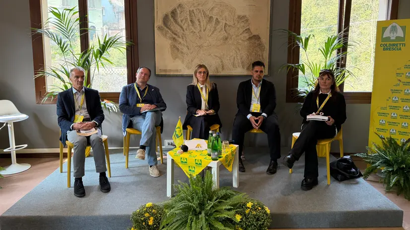 Alcuni relatori, con al centro la presidente di Coldiretti Brescia Laura Facchetti