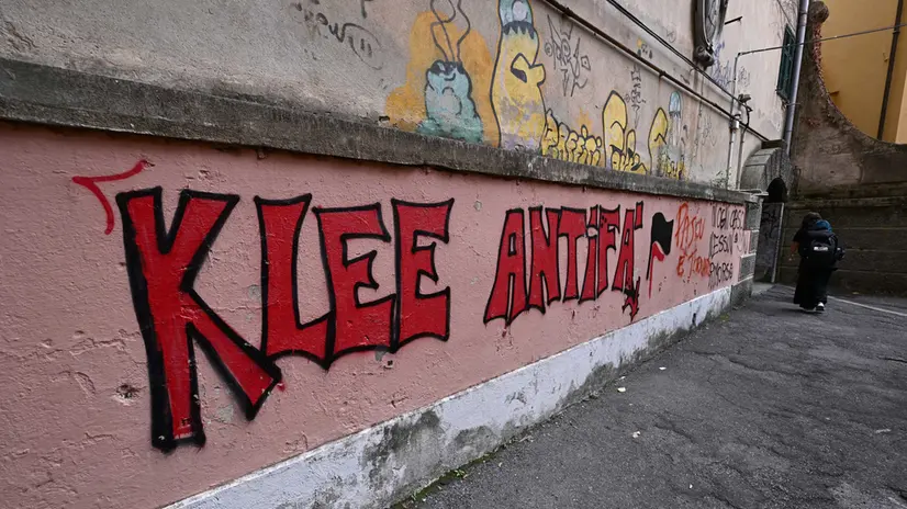 Graffiti sul palazzo del Liceo Artistico Klee Barabino. Dopo l'occupazione del Rettorato di Genova da parte dei collettivi studenteschi anche gli studenti dell'Artistico 'Barabino Klee' hanno deciso di occupare la scuola per protestare contro il genocidio del popolo palestinese e per supportare la Global Sumud Flotilla dopo gli attacchi dei giorni scorsi. Genova, 25 settembre 2025. ANSA/LUCA ZENNARO