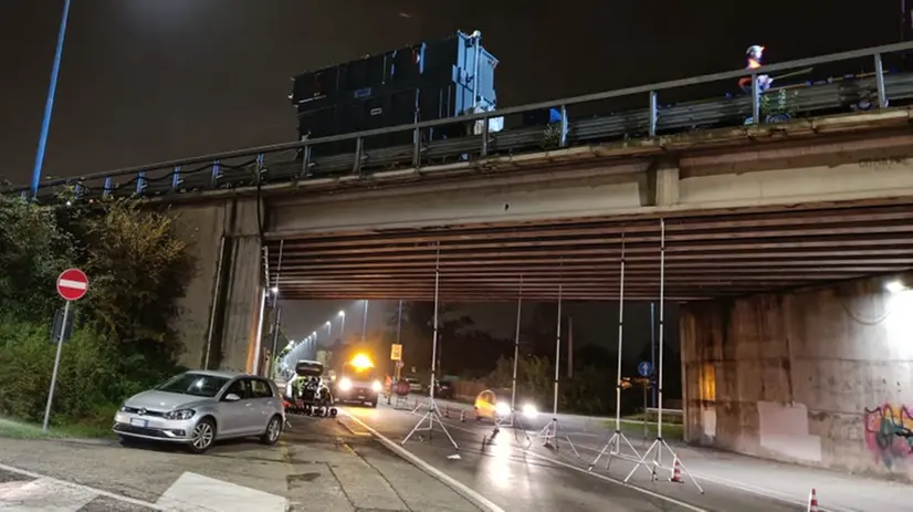 Il ponte della tangenziale che passa sopra a via Bettole - © www.giornaledibrescia.it
