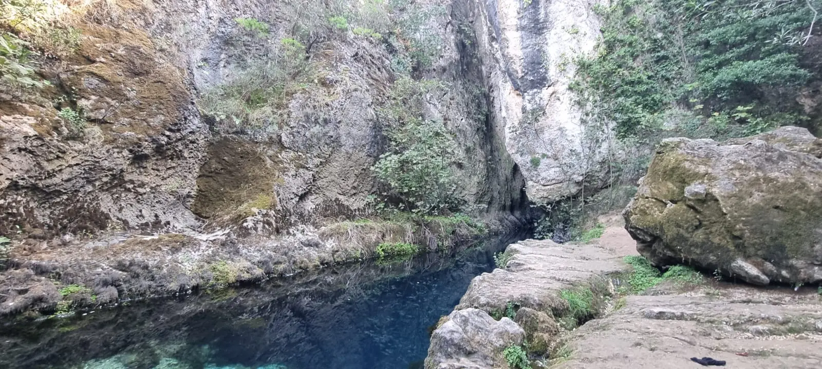 La grotta a Oliena, comune in provincia di Nuoro in Sardegna dove è morto Luca Pedrali