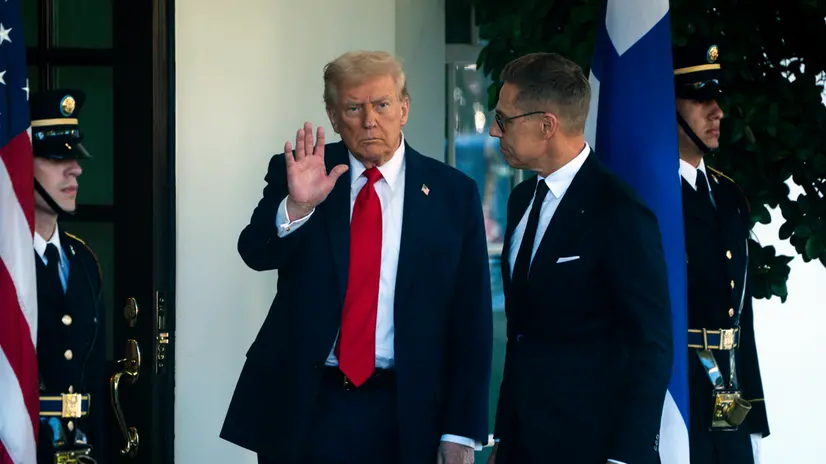 epa12442903 US President Donald Trump (L) welcomes President of Finland Alexander Stubb (R) at the White House in Washington, DC USA, 09 October 2025. EPA/WILL OLIVER