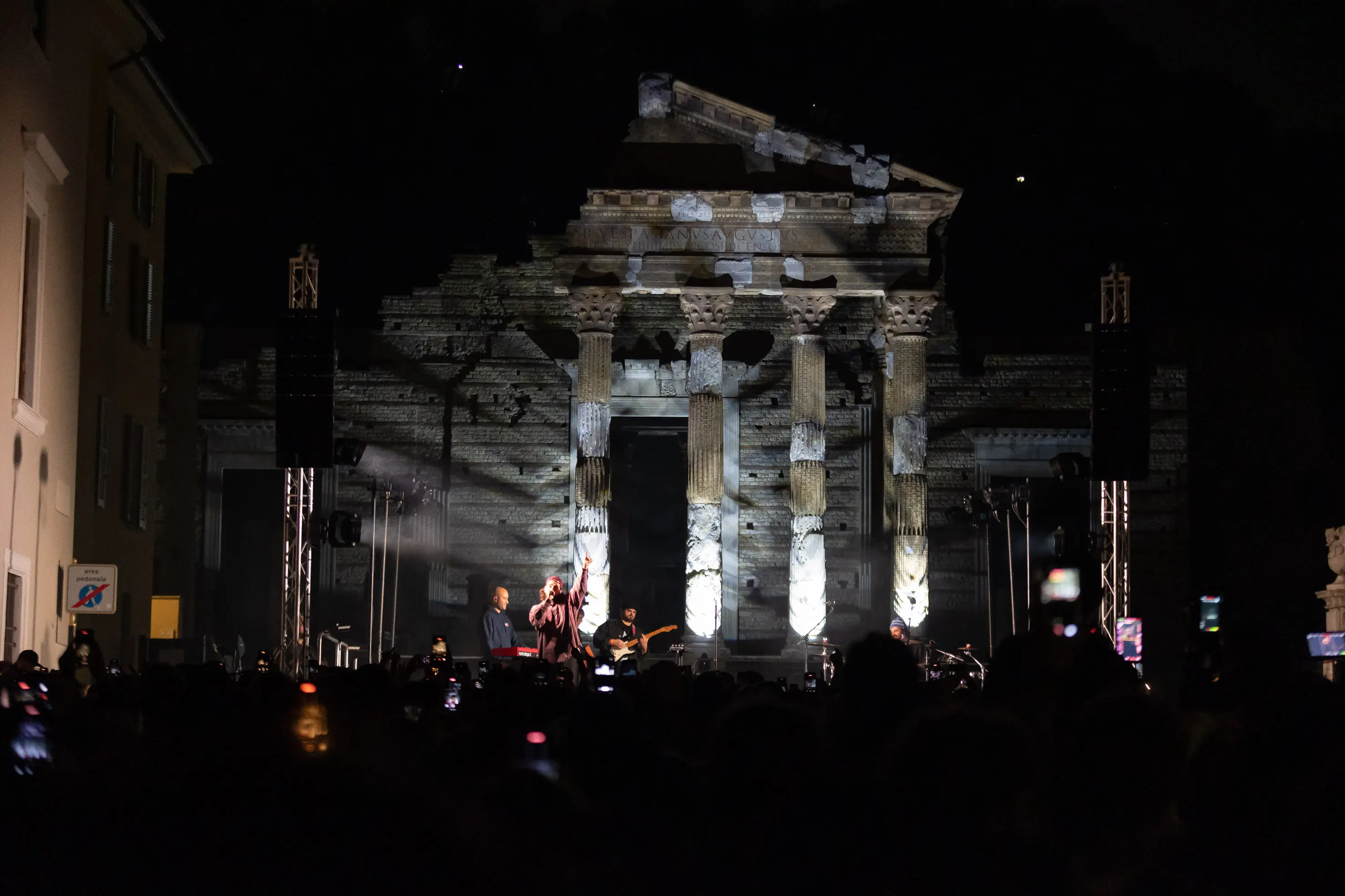 Il concerto di Frah Quintale a Brescia