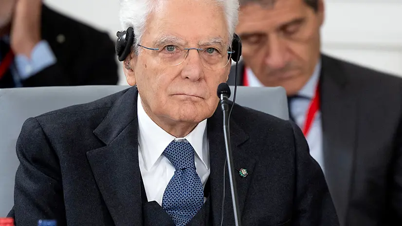 Il presidente della Repubblica Sergio Mattarella nel corso della XX Riunione dei Capi di Stato del Gruppo Arraiolos, intitolata "Intelligenza Artificiale: alleato o avversario", Tallin, 10 ottobre 2025. Ansa/Paolo Giandotti - Ufficio Stampa per la Stampa e la Comunicazione della Presidenza della Repubblica +++ +++ ANSA PROVIDES ACCESS TO THIS HANDOUT PHOTO TO BE USED SOLELY TO ILLUSTRATE NEWS REPORTING OR COMMENTARY ON THE FACTS OR EVENTS DEPICTED IN THIS IMAGE; NO ARCHIVING; NO LICENSING +++ NPK
