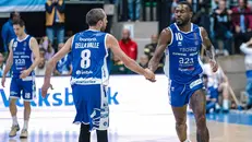 La guardia Amedeo Della Valle (24 punti a Treviso) e l’ala grande Jason Burnell (15 punti, 13 rimbalzi) - Foto MarcoBrondi // Ciamillo-Castoria