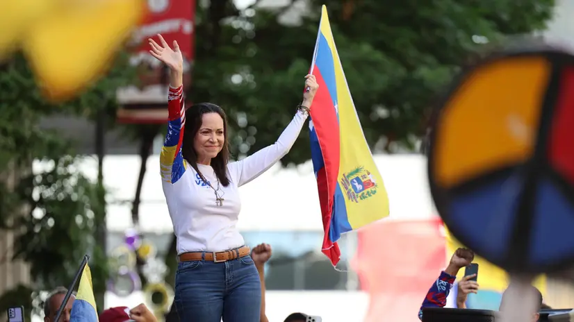 epa11815585 Anti-Chavez leader Maria Corina Machado greets her followers in Caracas, Venezuela, 09 January 2025. Hundreds of Venezuelan opposition members began to take to the streets of Caracas, after the call of opposition leader Maria Corina Machado, who called on everyone to demonstrate for the 'fight and conquest of freedom', one day before the presidential inauguration, which Edmundo Gonzalez, who claims to have defeated Maduro in last year's election, and incumbent President Nicolas Maduro promise to attend. EPA/MIGUEL GUTIERREZ