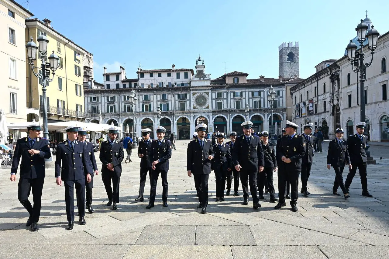 L'accoglienza per i nuovi 20 agenti della Locale di Brescia