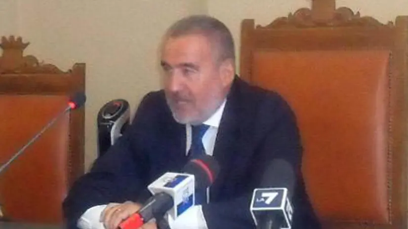 Da sinistra: Elisa Signori, madre di Andy Rocchelli, Rino Rocchelli, padre di Andy, l'avvocato Alessandra Ballerini, legale della famiglia Rocchelli, Mario Venditti, procuratore aggiunto della Procura di Pavia, il sostituto procuratore Andrea Zanoncelli, e il colonnello Paolo Storoni, comandante dei Ros dei carabinieri durante la conferenza stampa alla Procura della Repubblica di Pavia, 01 luglio 2017. ANSA/CARABINIERI EDITORIAL USE ONLY