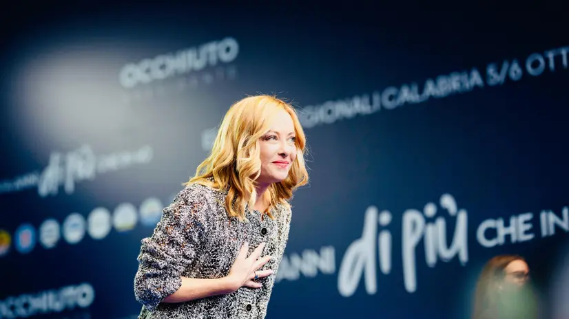 La presidente di Fratelli d'Italia e presidente del Consiglio, Giorgia Meloni, con i leader degli altri partiti del centrodestra in occasione del comizio a sostegno della ricandidatura di Roberto Occhiuto alla presidenza della Regione Calabria, Lamezia Terme, 30 settembre 2025. ANSA/ ufficio stampa Palazzo Chigi - Filippo Attili