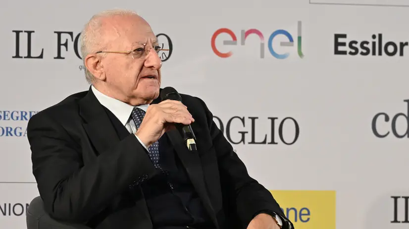Vincenzo De Luca Presidente della Regione Campania durante la festa del quotidiano Il foglio diretto da Claudio Cerasa inel salone dei 500 in Palazzo Vecchio di Firenze Firenze 11 Ottobre 2025 ANSA/CLAUDIO GIOVANNINI