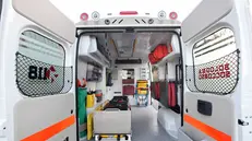 Bologna, 17/12/2013. Donata una nuova ambulanza al 118 di Bologna. La nuova ambulanza è stata donata dalla signora Clara Gandolfi, in memoria delle sorelle Iole e Sara Carati. Ad accogliere e ringraziare la famiglia, Giovanni Gordini, Direttore del Dipartimento Emergenza dell’Azienda Usl di Bologna. ARCHIVIO AUSL BOLOGNA - foto Paolo Righi/Meridiana Immagini