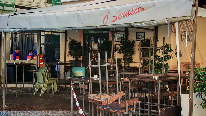 Il locale di Palermo a pochi metri dal Teatro Massimo, nel cuore della movida, 'O Scruscio', di fronte al quale il 21enne Paolo Taormina è stato ucciso la notte scorsa con un colpo di pistola alla testa. PAlermo, 12 ottobre 2025. ANSA / RUGGERO FARKAS