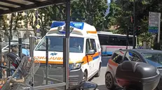 Un pedone è stato investito nel primo pomeriggio ad Aosta. L'incidente è avvenuto in via Festaz, vicino all'incrocio con viale Conseil des Commis. Si tratta di una donna di 25 anni, colpita da un autoveicolo all'altezza di un attraversamento pedonale. E' stata portata al pronto soccorso dell'ospedale Parini di Aosta in ambulanza. Le sue condizioni non paiono gravi. Sul posto, per i rilievi del caso, è intervenuta la polizia locale. Aosta, 25 luglio 2024
