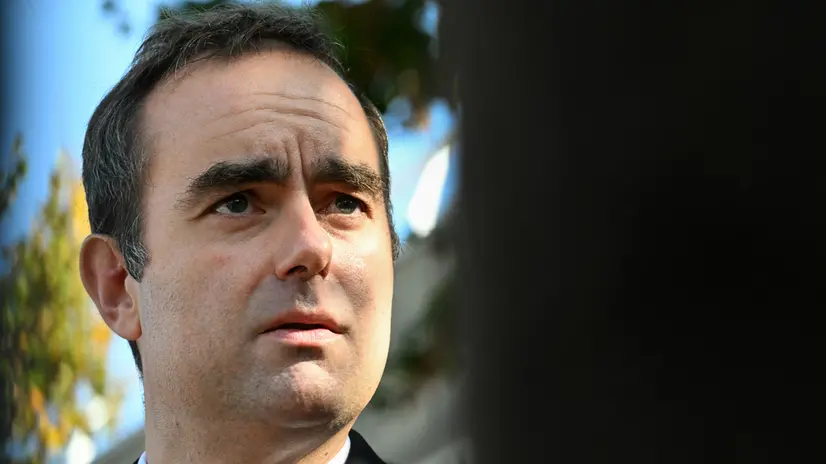 epa12446608 France's Prime Minister Sebastien Lecornu speaks to journalists after a visit to a police station in L'Hay-les-Roses, on the southern outskirts of Paris, France, 11 October 2025. EPA/MARTIN LELIEVRE / POOL MAXPPP OUT