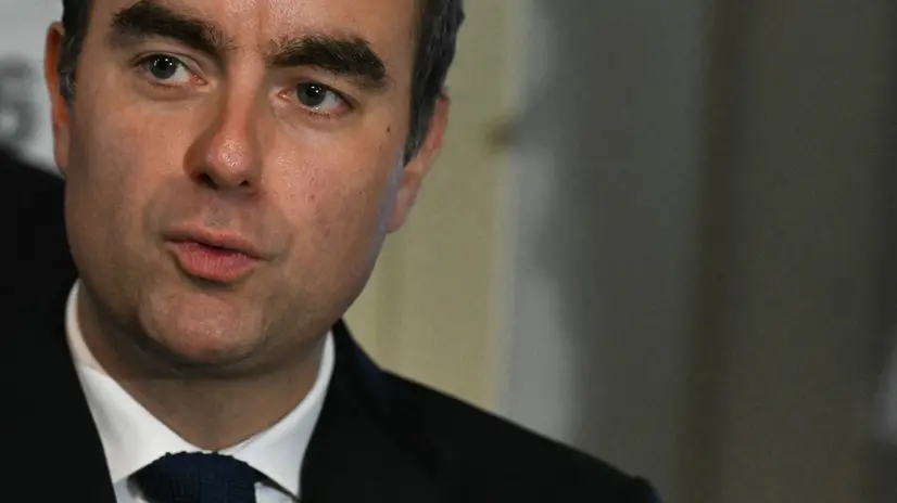 epa12446442 France's Prime Minister Sebastien Lecornu meets with officials during a visit to a police station in L'Hay-les-Roses, on the southern outskirts of Paris, France, 11 October 2025. EPA/MARTIN LELIEVRE / POOL MAXPPP OUT
