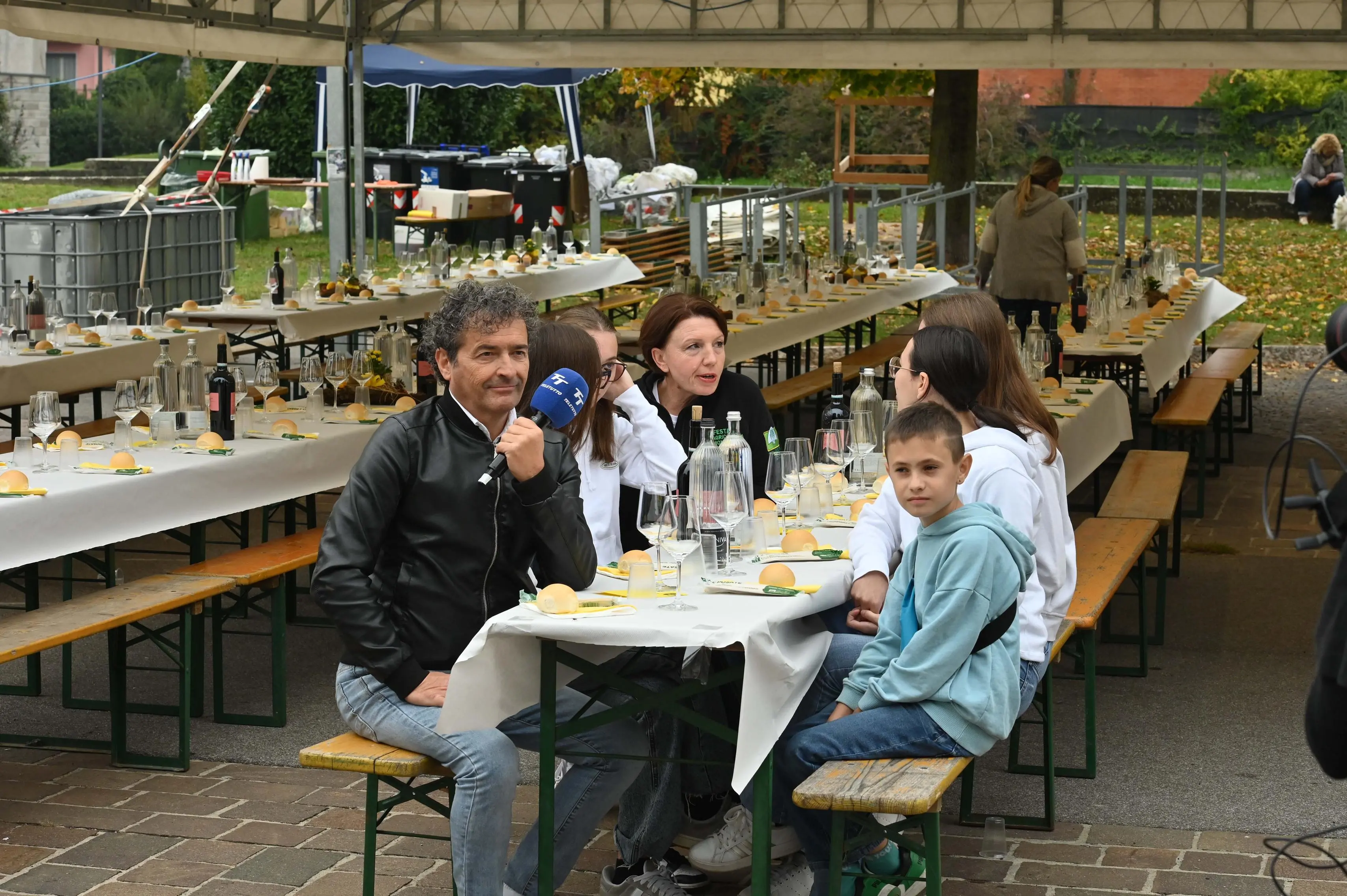 NAVE IN PIAZZA CON NOI REDAZIONE PROVINCIA 12-10-2025  GABRIELE STRADA NEW EDEN GROUP 
