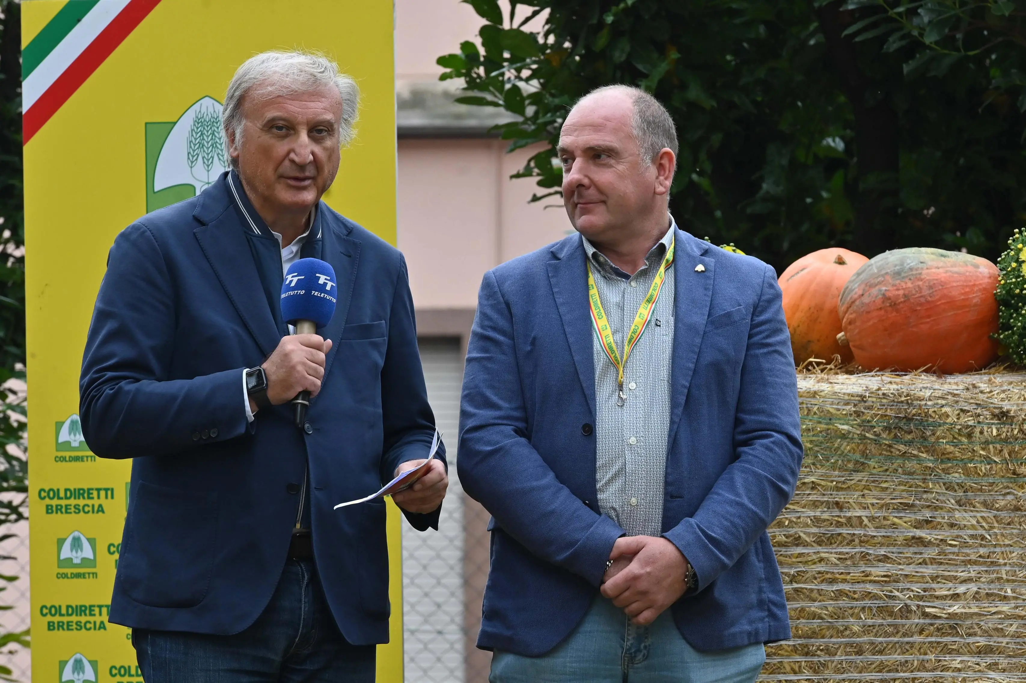 NAVE IN PIAZZA CON NOI REDAZIONE PROVINCIA 12-10-2025  GABRIELE STRADA NEW EDEN GROUP 