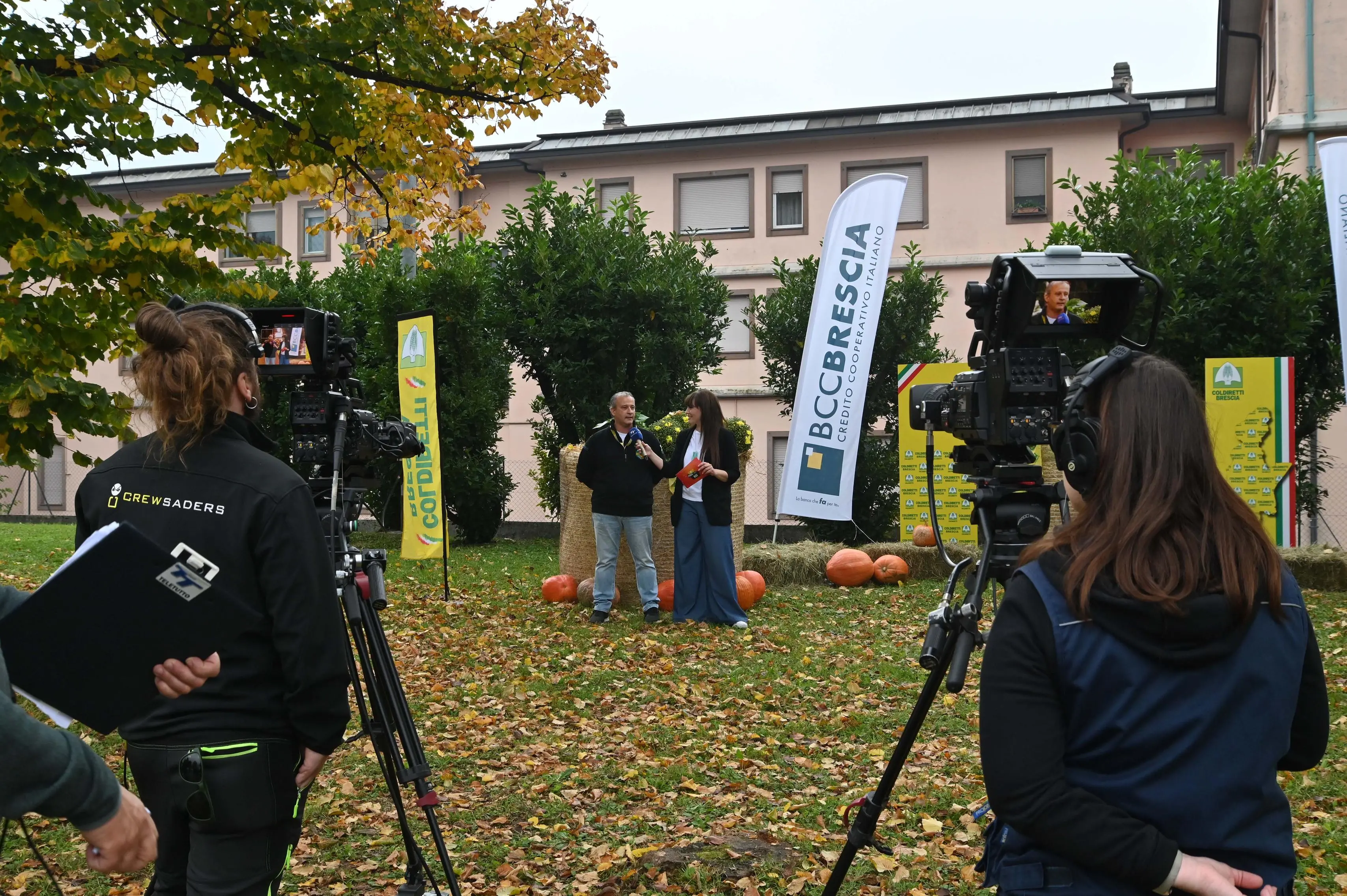 NAVE IN PIAZZA CON NOI REDAZIONE PROVINCIA 12-10-2025  GABRIELE STRADA NEW EDEN GROUP 
