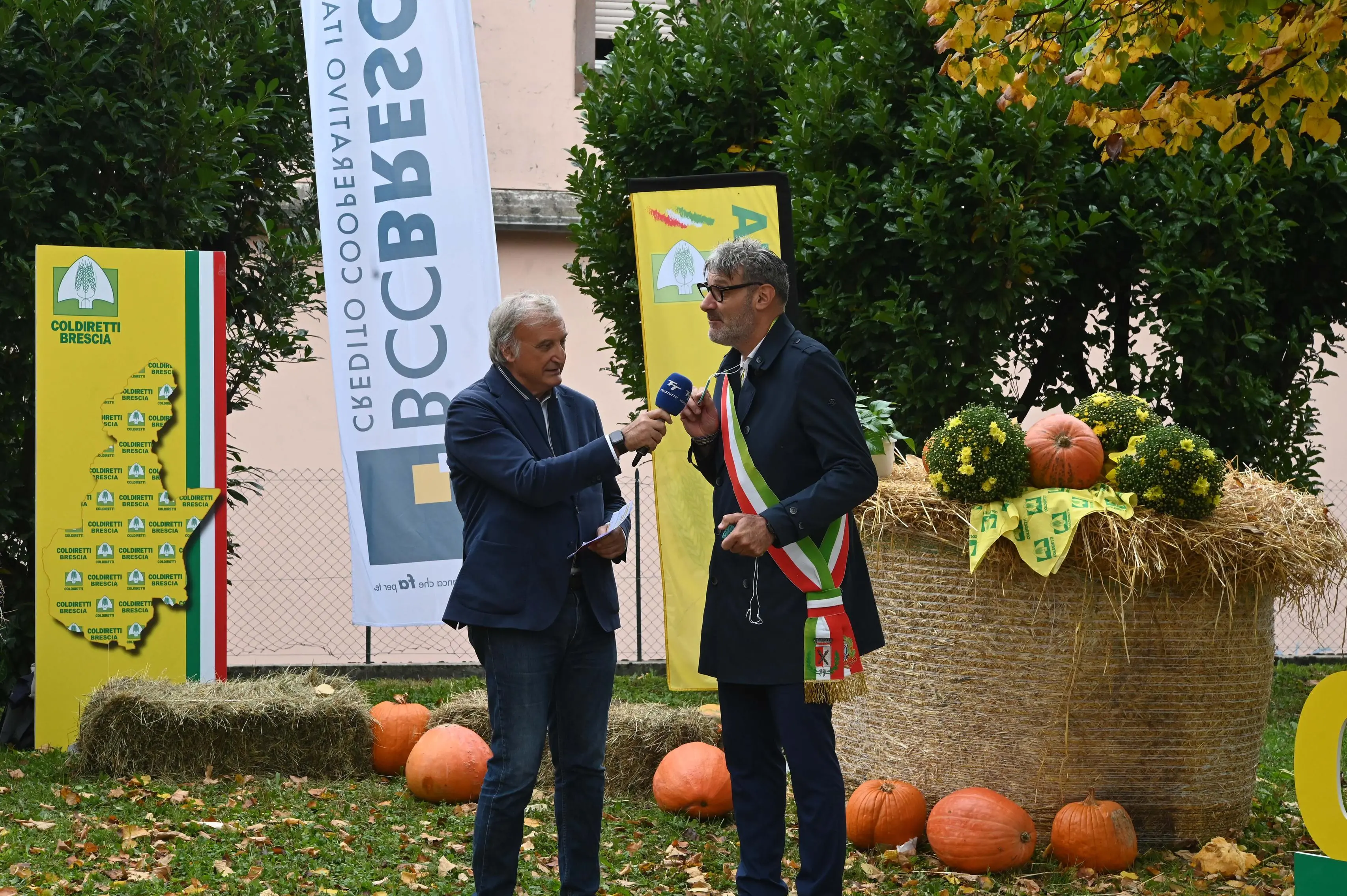 NAVE IN PIAZZA CON NOI REDAZIONE PROVINCIA 12-10-2025  GABRIELE STRADA NEW EDEN GROUP 