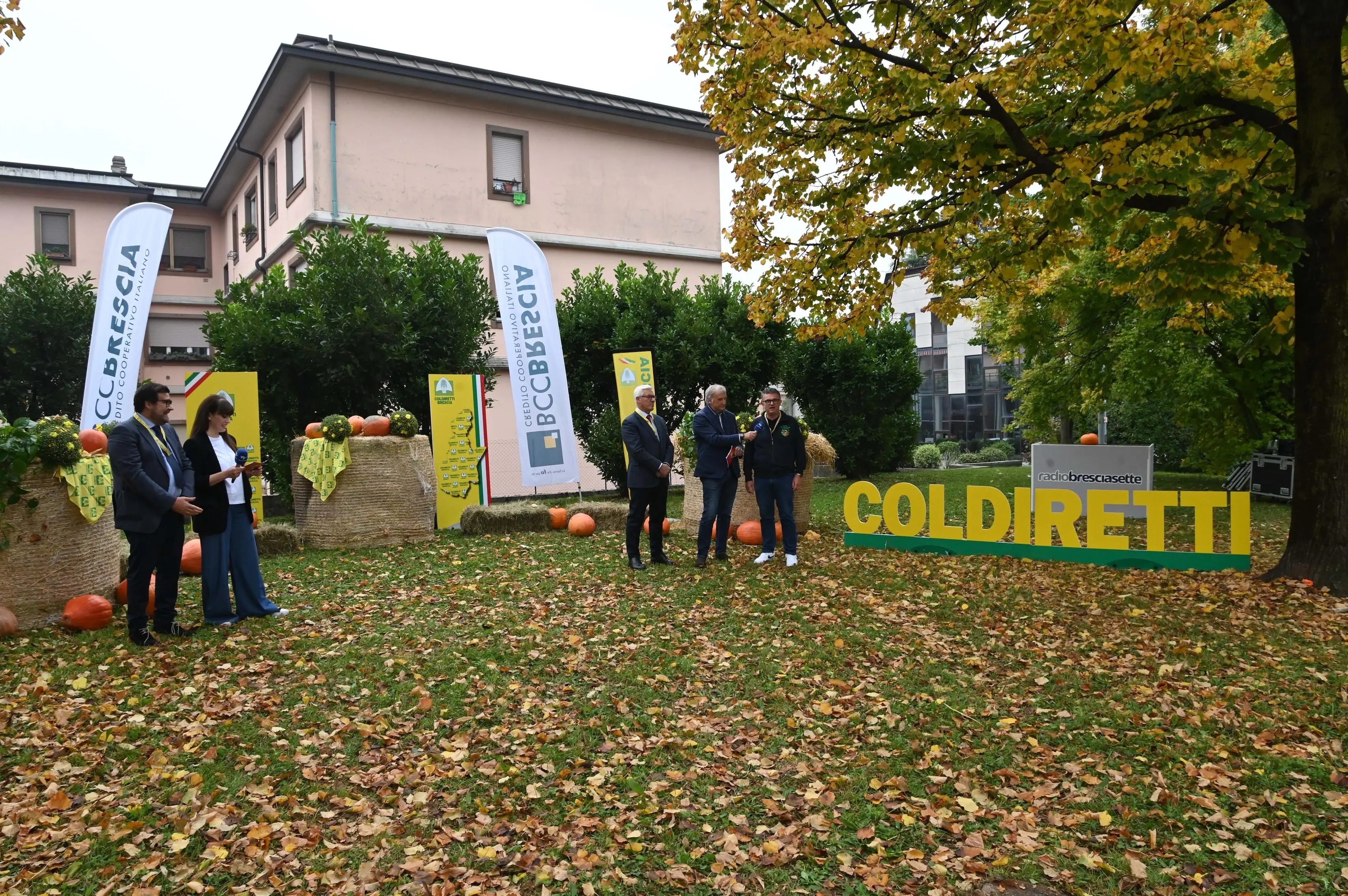 NAVE IN PIAZZA CON NOI REDAZIONE PROVINCIA 12-10-2025  GABRIELE STRADA NEW EDEN GROUP 
