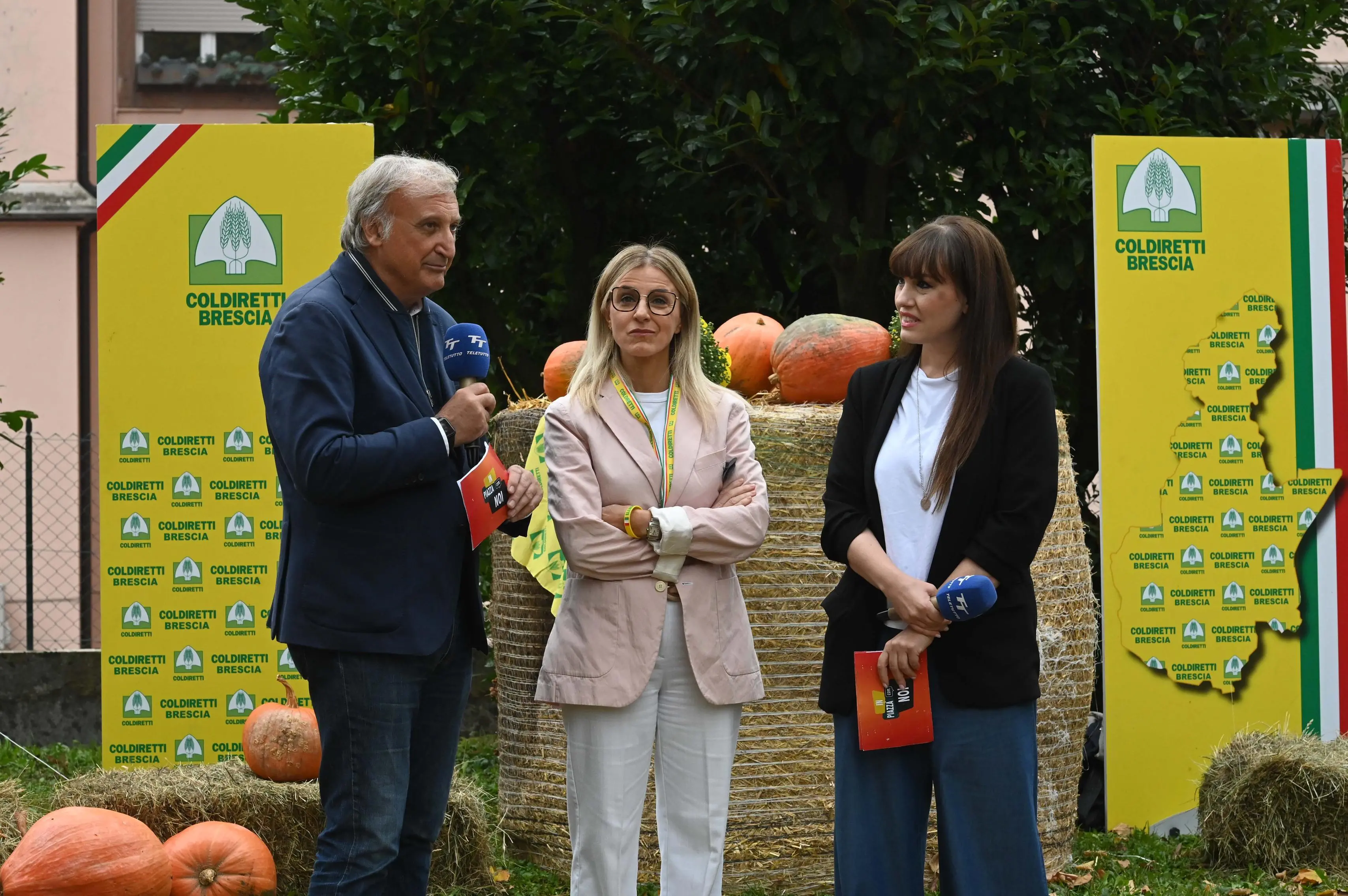 NAVE IN PIAZZA CON NOI REDAZIONE PROVINCIA 12-10-2025  GABRIELE STRADA NEW EDEN GROUP 