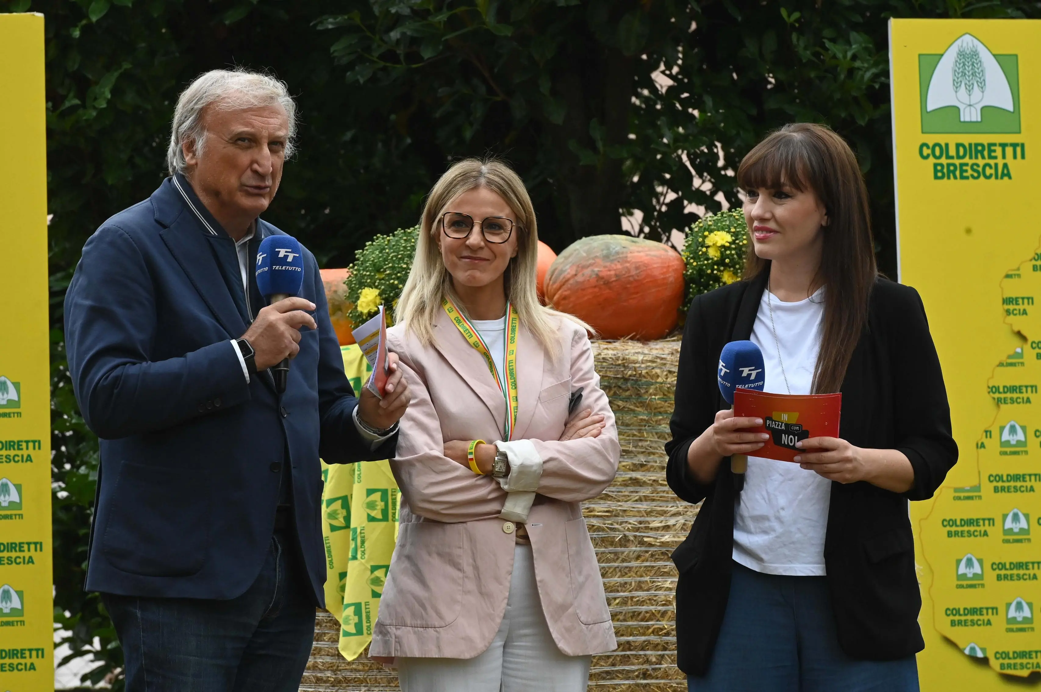 NAVE IN PIAZZA CON NOI REDAZIONE PROVINCIA 12-10-2025  GABRIELE STRADA NEW EDEN GROUP 