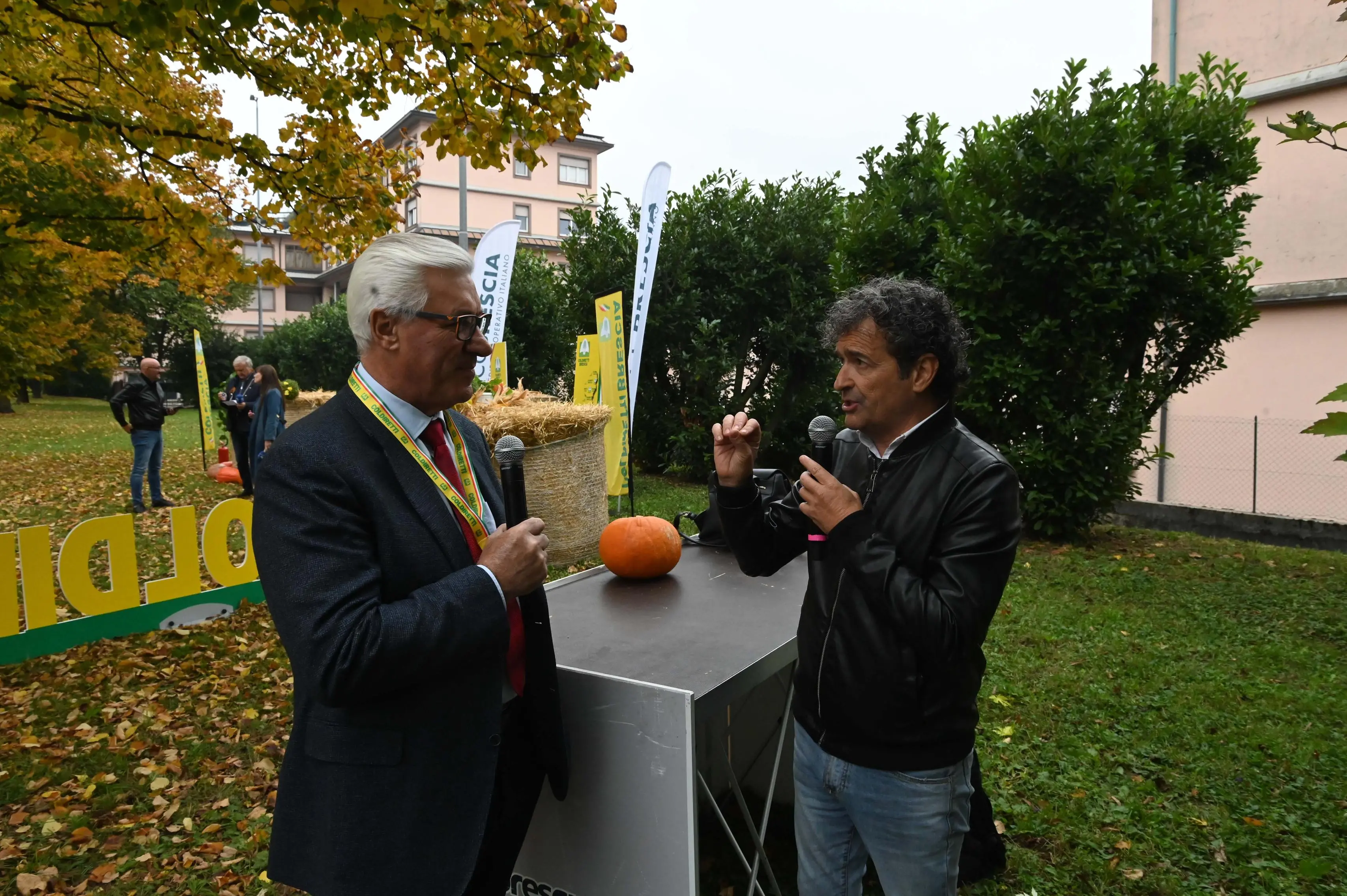 NAVE IN PIAZZA CON NOI REDAZIONE PROVINCIA 12-10-2025  GABRIELE STRADA NEW EDEN GROUP 