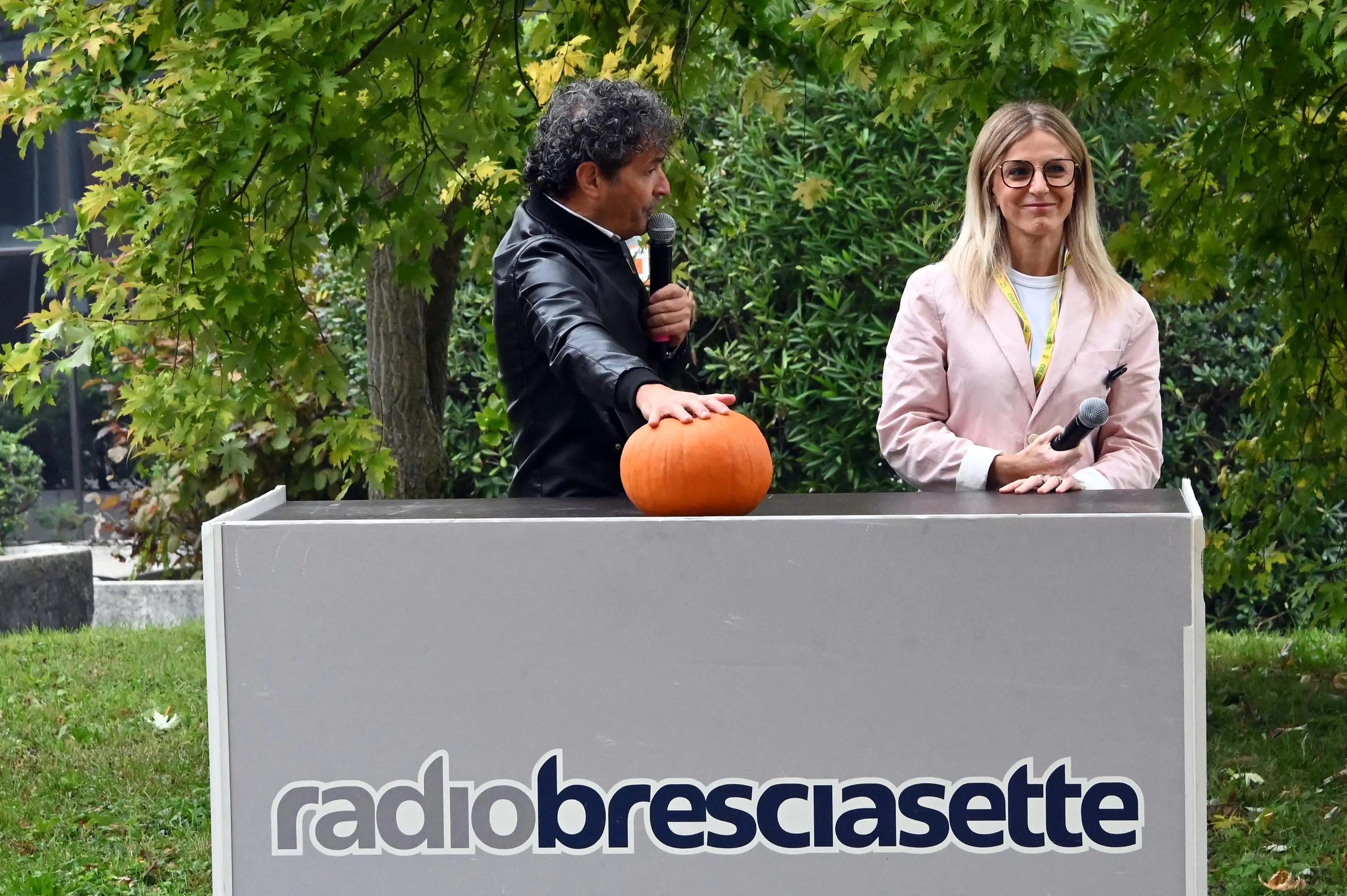 NAVE IN PIAZZA CON NOI REDAZIONE PROVINCIA 12-10-2025  GABRIELE STRADA NEW EDEN GROUP 