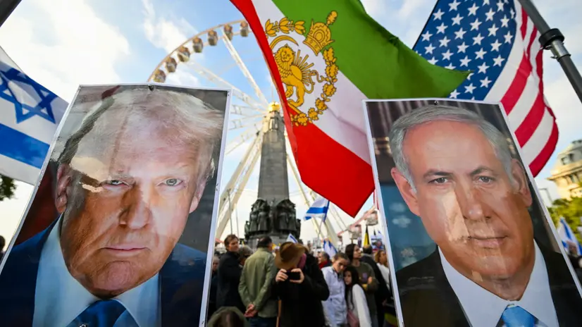 epa12448739 Portraits of US President Trump (L) and Israeli Prime Minister Netanyahu are on display as people take part in a national march organized by the Alliance for Peace in the Middle East, in Brussels, Belgium, 12 October 2025. The rally commemorated the victims of the 07 October 2023 Hamas attacks in Israel and condemned antisemitism. EPA/FREDERIC SIERAKOWSKI