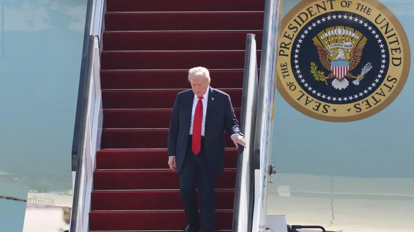 epa12449888 US President Donald J Trump disembarks from Air Force One at Ben Gurion airport in Tel Aviv, Israel 13 October 2025. According to a parliament spokesperson for the Israeli Knesset, President Trump will deliver a speech at the Knesset on 13 October 2025 in light of a first phase ceasefire and hostages release deal between Israel and Hamas. US President Trump will then travel to Sharm el Sheikh, Egypt for a Peace Summit co-chaired with Egyptian President Abdel Fattah al Sisi and participation by around 20 world leaders with a goal to end the war in the Gaza Strip and enhance efforts to bring peace and stability to the Middle East. EPA/ABIR SULTAN