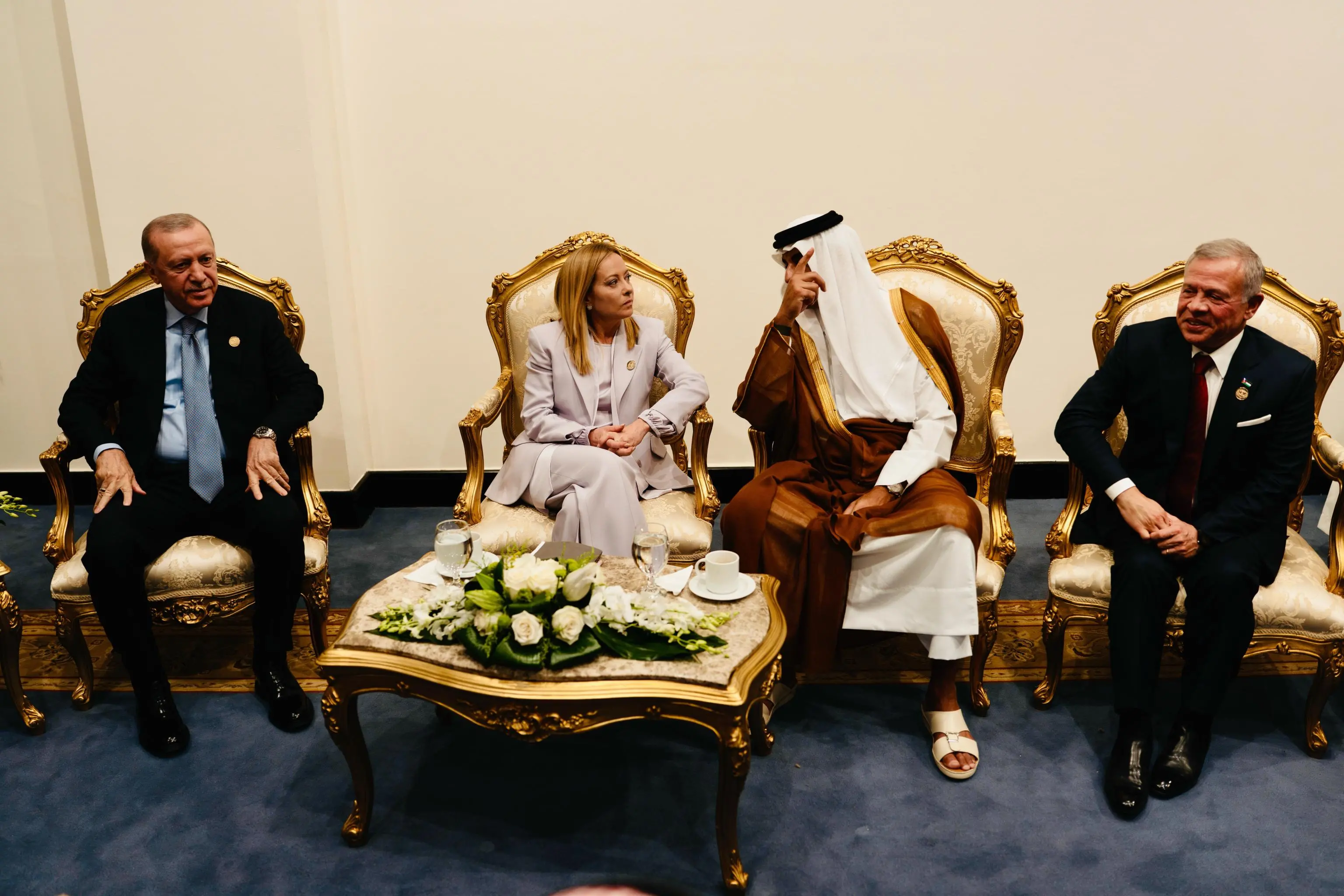 Sharm-el-Sheikh, Meloni e i premier in Egitto per il summit