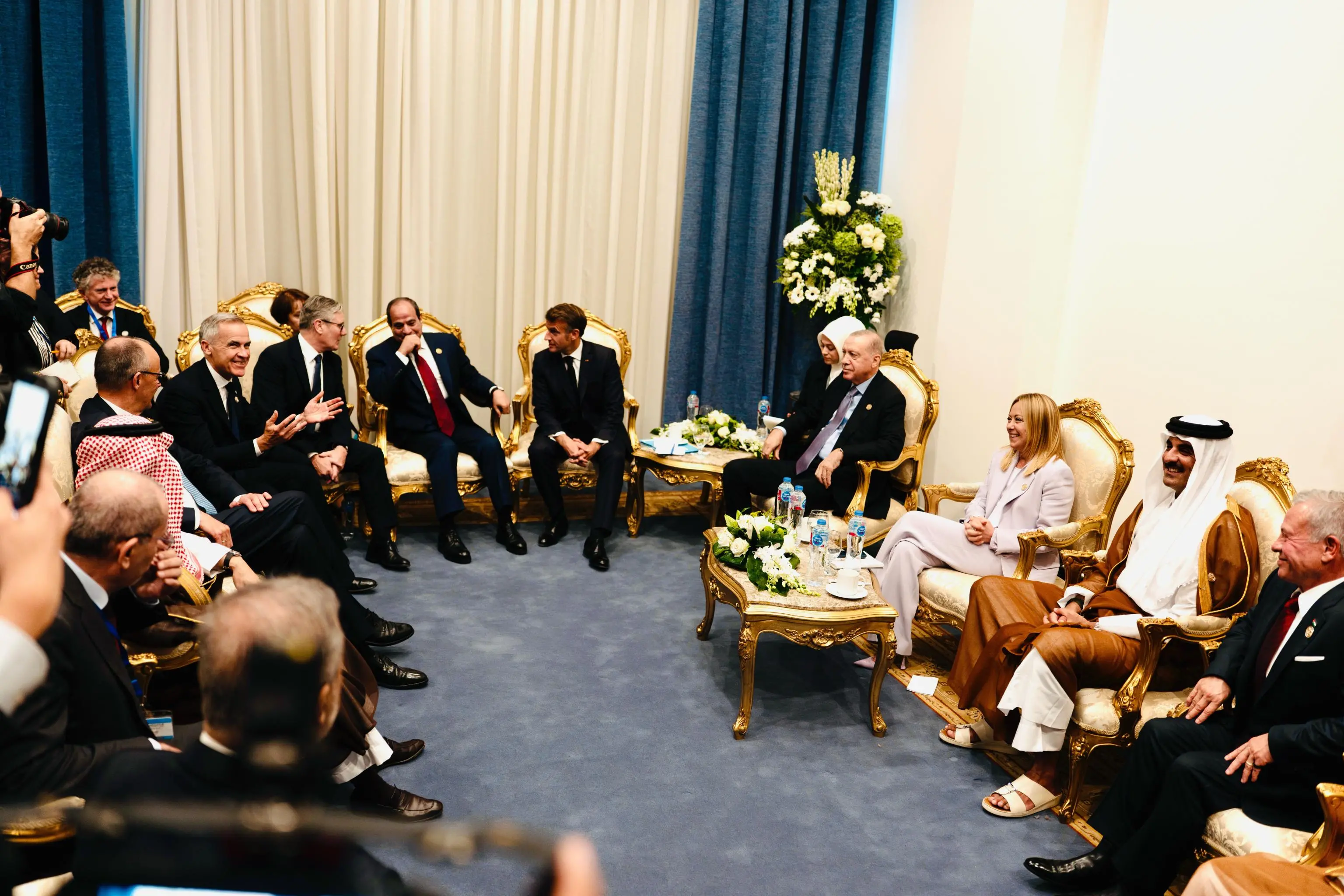 Sharm-el-Sheikh, Meloni e i premier in Egitto per il summit