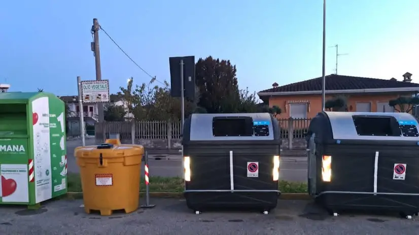 I nuovi cassonetti posizionati a Ospitaletto