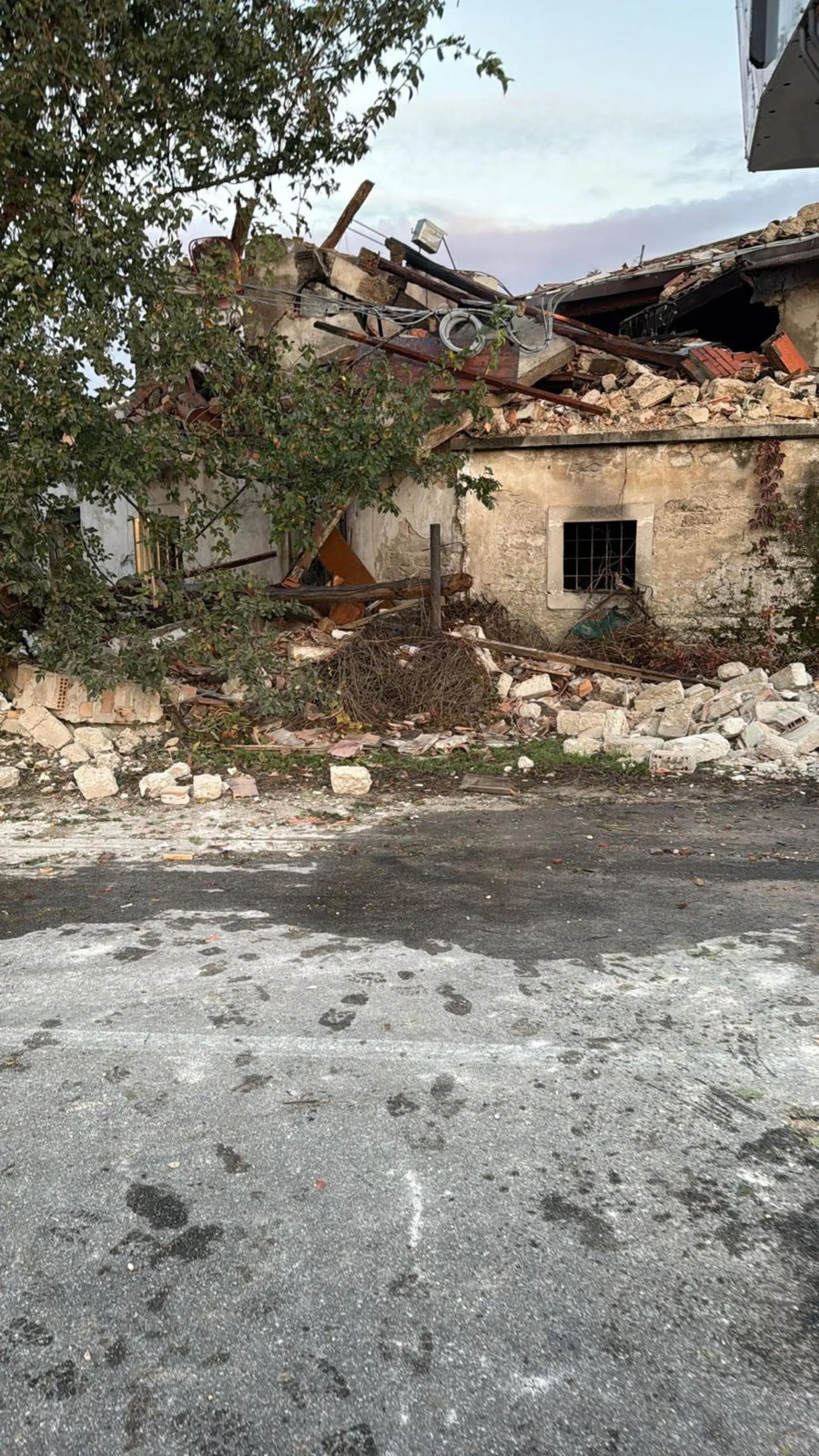 L'esplosione nel casolare di Castel D’Azzano