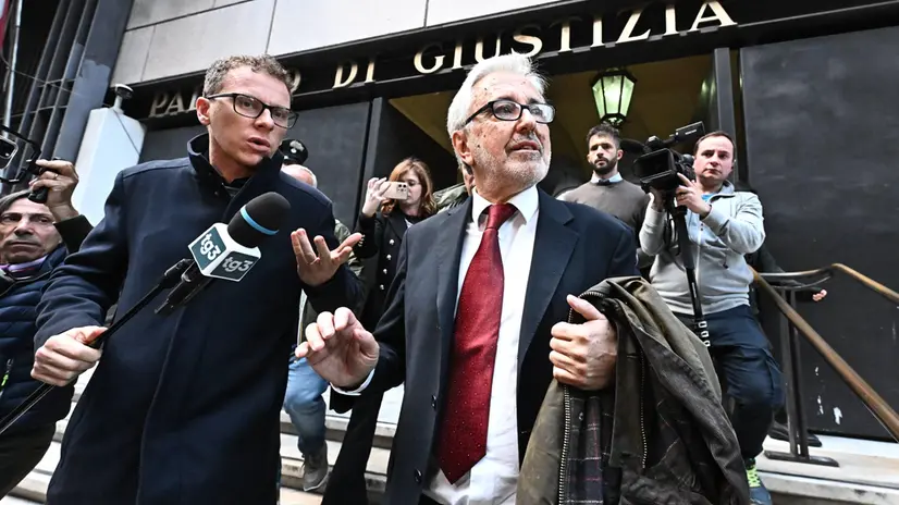 Giovanni Castellucci ex ad di Autostrade, all'uscita dall'aula dopo l'udienza odierna del processo per il crollo di ponte Morandi, dedicata a dichiarazioni spontanee degli imputati. Genova, 26 marzo 2025. ANSA/LUCA ZENNARO