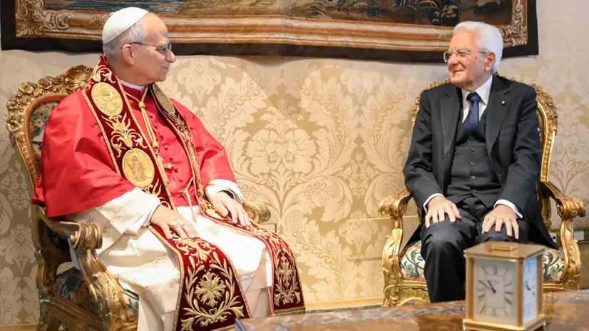 A handout picture provided by the Vatican Media shows Pope Leo XIV (L) and Italian President Sergio Mattarella (R) during a meeting at the Quirinale (Italy's Presidencial House) in Rome, Italy, 14 October 2025 . ANSA/VATICAN MEDIA +++ ANSA PROVIDES ACCESS TO THIS HANDOUT PHOTO TO BE USED SOLELY TO ILLUSTRATE NEWS REPORTING OR COMMENTARY ON THE FACTS OR EVENTS DEPICTED IN THIS IMAGE; NO ARCHIVING; NO LICENSING +++ NPK